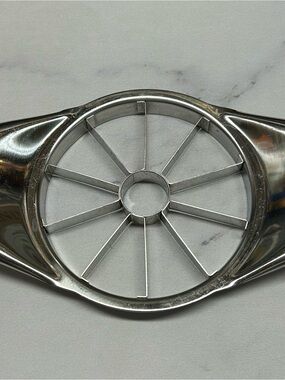 Pampered Chef Stainless Steel 8-Slice Apple Corer Slicer